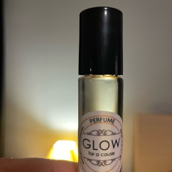 Awesome New Glow For A Cause Bundle - Embrace Scent - Picture 7 of 8